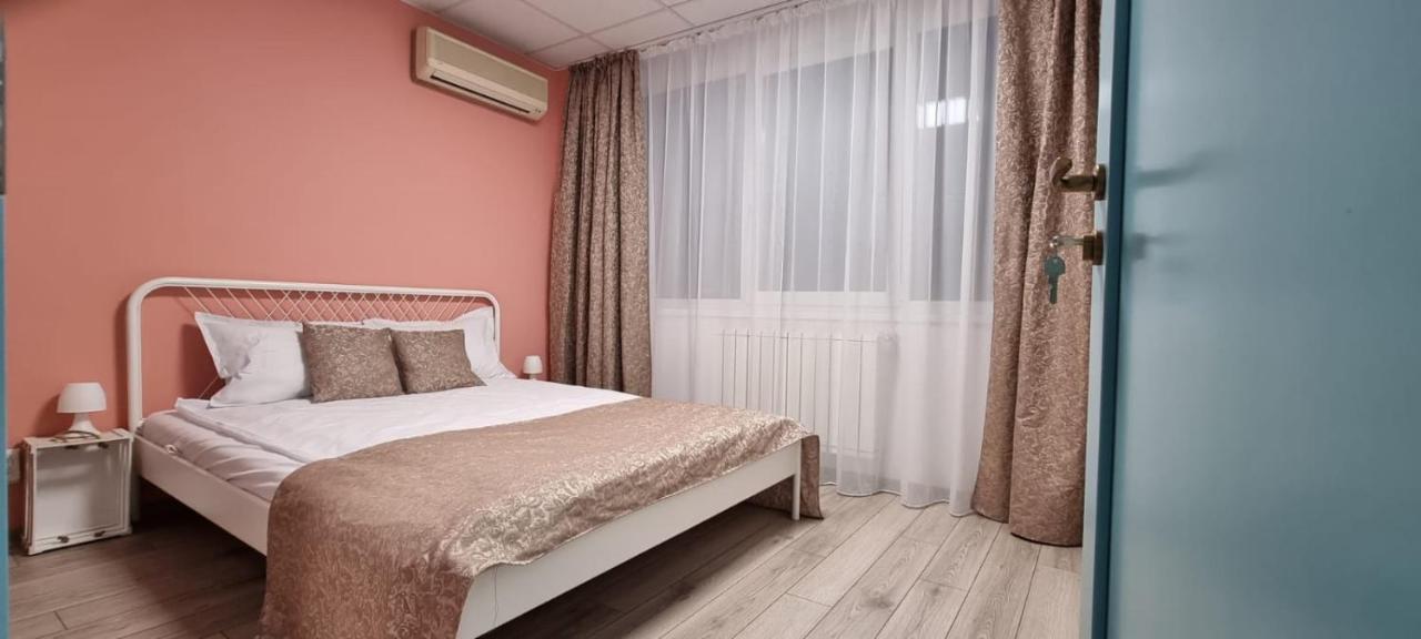 Hostel Citadella Deva Esterno foto