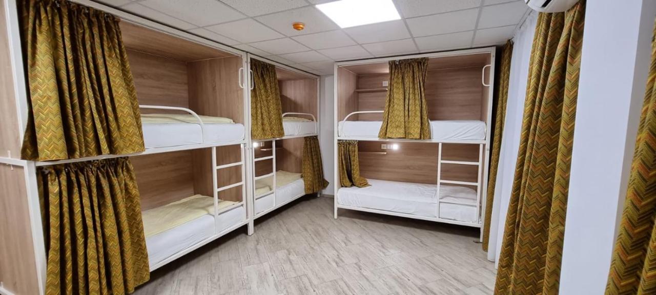 Hostel Citadella Deva Esterno foto