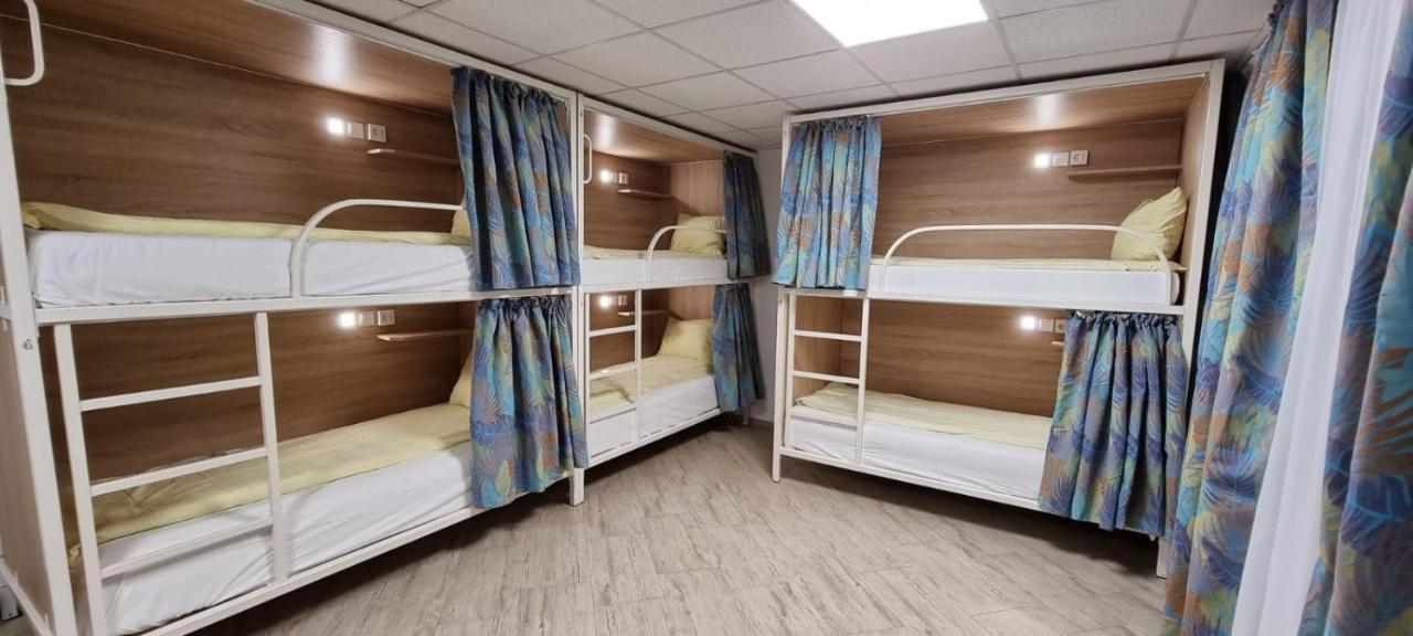 Hostel Citadella Deva Esterno foto