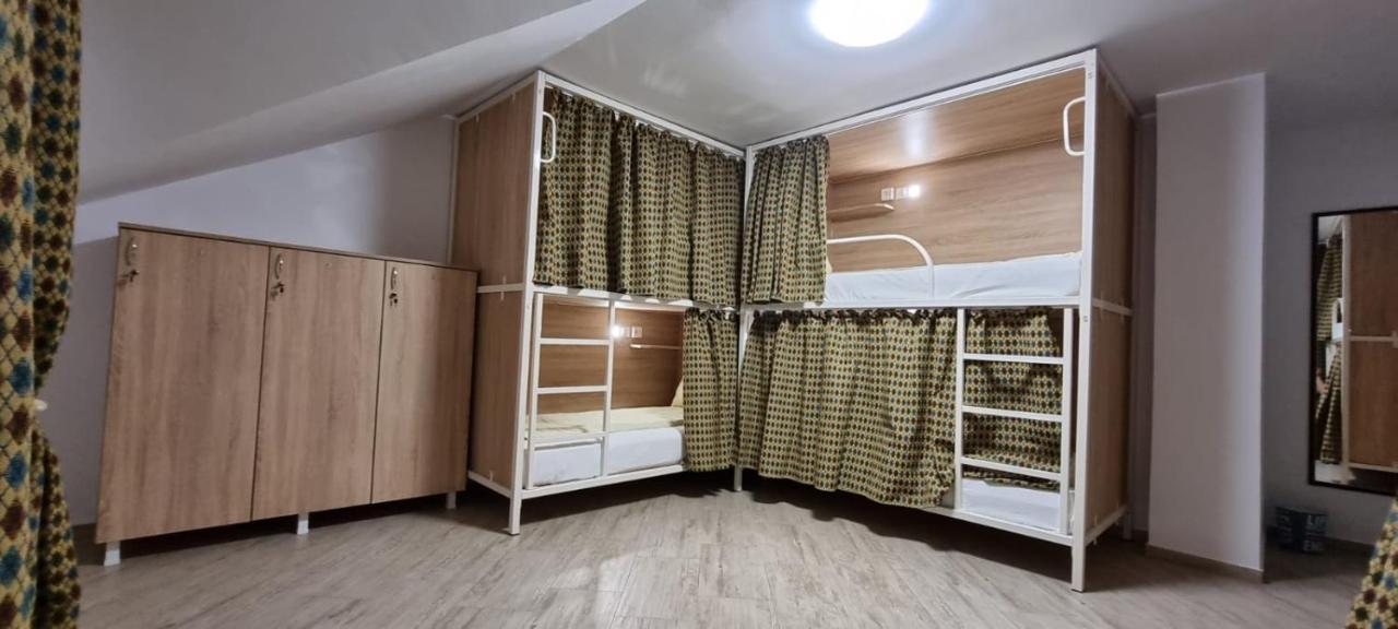 Hostel Citadella Deva Esterno foto
